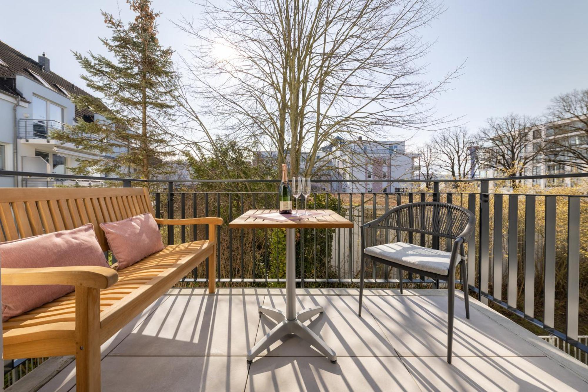 Ferienwohnung Strom Acht - Modern Frisch Inkl Stellplatz, Balkon - 200M Zum Alten Strom Rostock Bagian luar foto